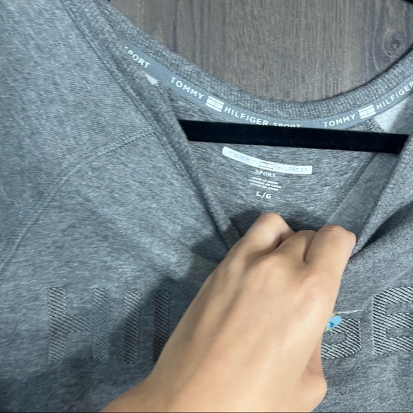 +💙2/$40💙NWOT Tommy Hilfiger Sport Grey Crew Neck Pullover Sweater Size Large - Picture 8 of 16
